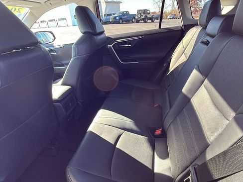 Used 2019 Toyota RAV4 Limited image 34