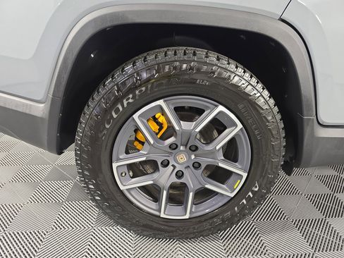 Used 2023 Rivian R1T Launch Edition image 12