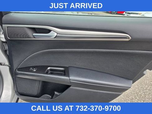 Used 2017 Ford Fusion SE w/ Equipment Group 201A FWD image 16