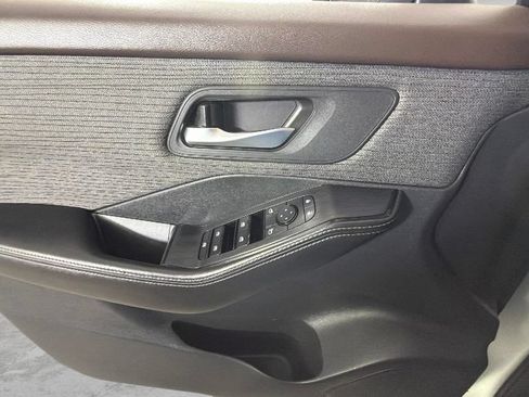 Used 2021 Nissan Rogue SV FWD image 25
