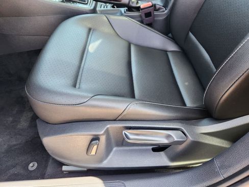 Certified 2021 Volkswagen Golf 4-Door FWD image 20