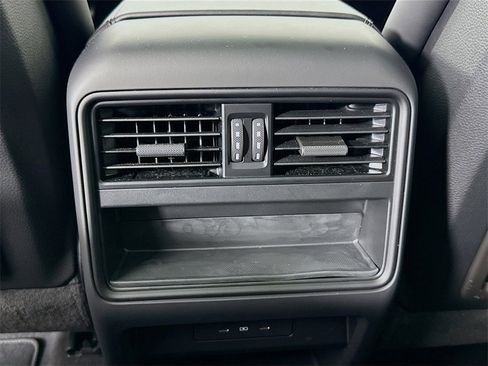 Used 2024 Porsche Cayenne Coupe image 27