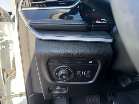 Used 2023 Jeep Grand Cherokee 4WD 4xe image 20