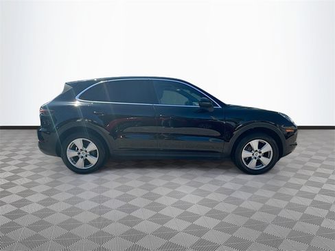 Used 2019 Porsche Cayenne w/ Premium Package image 5