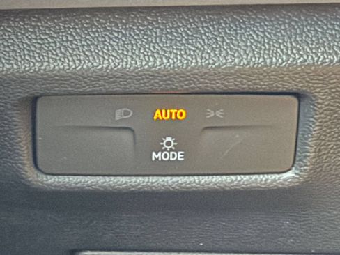 Used 2026 Volkswagen Tiguan SE AWD/4WD image 35