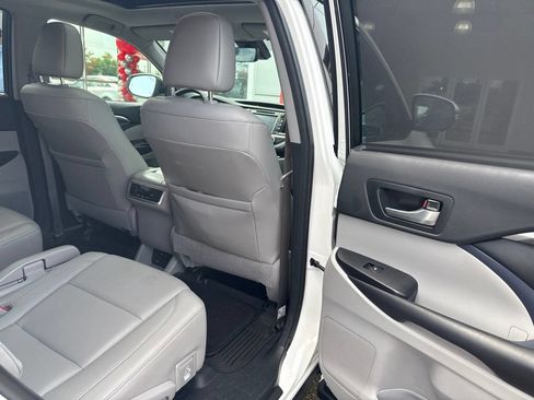 Used 2018 Toyota Highlander Limited AWD/4WD image 19