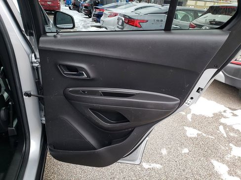 Used 2020 Chevrolet Trax LT w/ LT Convenience Package image 18