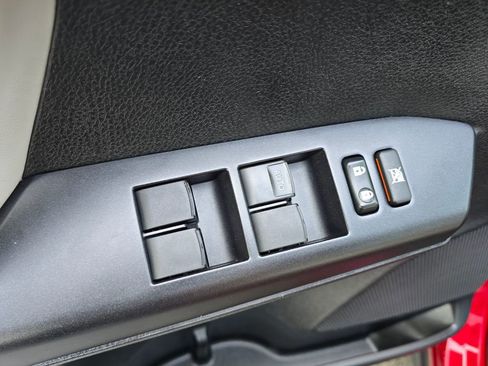 Used 2018 Toyota RAV4 XLE AWD/4WD image 17