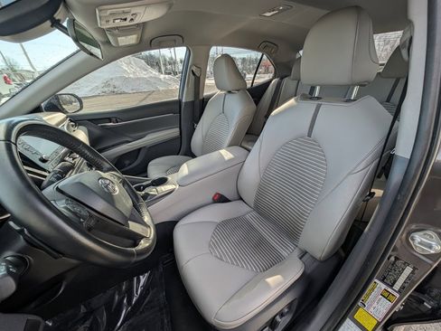 Used 2022 Toyota Camry SE image 14