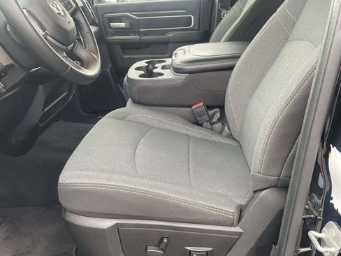 Used 2024 RAM 2500 Big Horn w/ Sport Appearance Package image 12