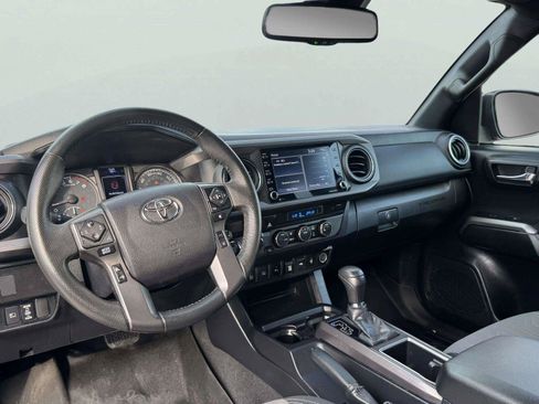 Used 2022 Toyota Tacoma TRD Off-Road w/ Technology Package AWD/4WD image 23