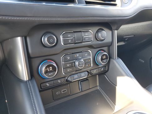 Used 2023 Chevrolet Tahoe Z71 w/ Luxury Package image 32