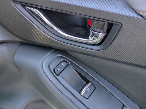 Used 2025 Subaru Crosstrek 2.5i Limited w/ Crosstrek Mirror Package image 30