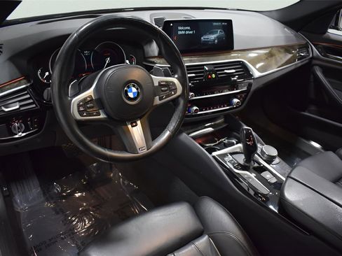 Used 2019 BMW 530i xDrive w/ Premium Package image 8
