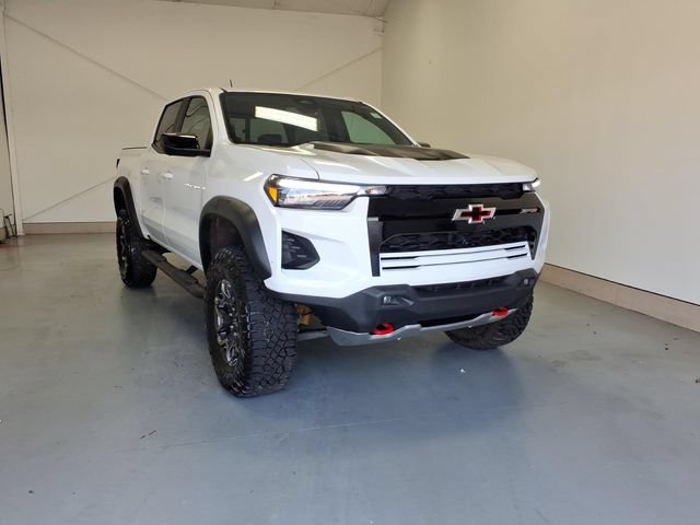 Used 2024 Chevrolet Colorado ZR2 w/ ZR2 Convenience Package III AWD/4WD image 1
