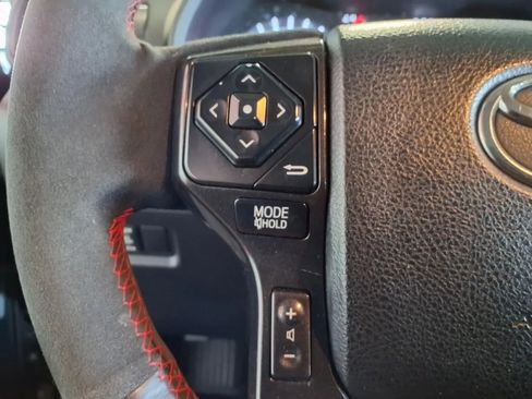 Used 2018 Toyota 4Runner TRD Off-Road Premium AWD/4WD image 28