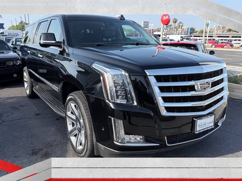 Used 2018 Cadillac Escalade ESV Luxury RWD image 3