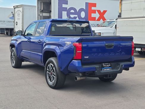 Used 2025 Toyota Tacoma TRD Sport w/ TRD Sport Premium Package AWD/4WD image 4