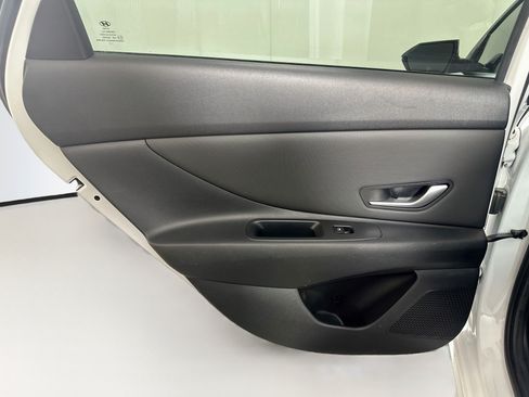 Used 2023 Hyundai Elantra Limited FWD image 27