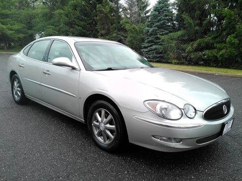 Used 2007 Buick LaCrosse CXL w/ Chromed Appearance Package FWD image 2