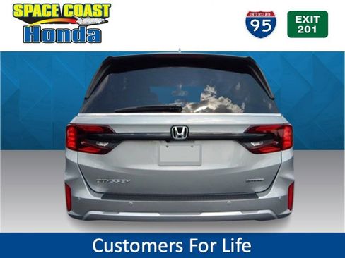 New 2026 Honda Odyssey Touring image 4