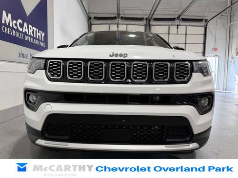 Used 2025 Jeep Compass Limited AWD/4WD image 10