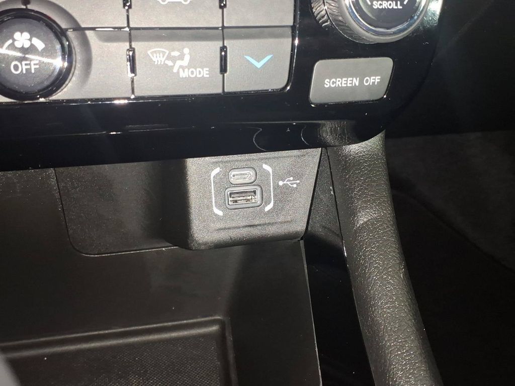 Used 2025 Jeep Compass Limited w/ Elite Group AWD/4WD image 28