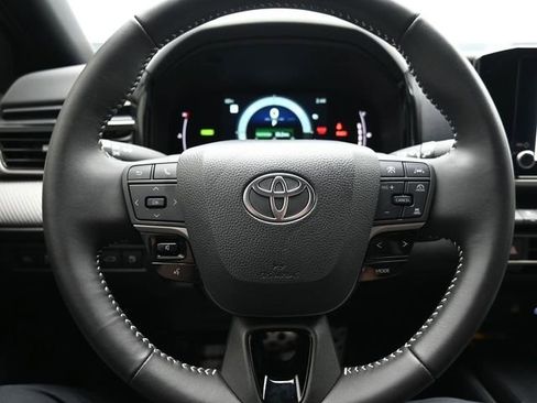 Used 2025 Toyota Camry SE w/ Convenience Package image 38