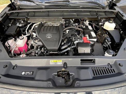 Used 2024 Toyota Highlander LE image 35