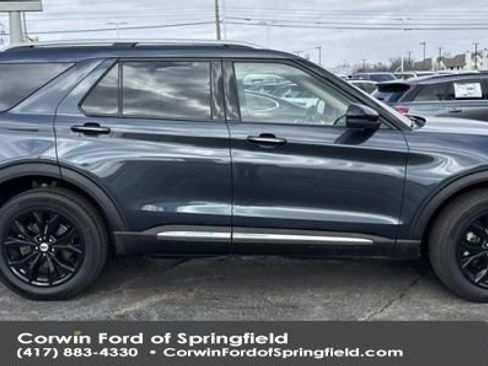Used 2023 Ford Explorer Limited w/ Limited Technology Package image 2