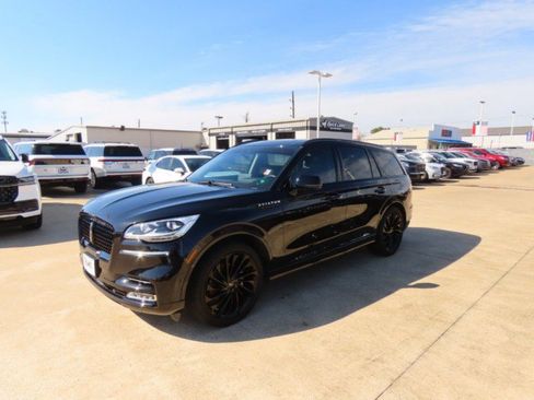Certified 2023 Lincoln Aviator Reserve w/ Equipment Group 201A image 2