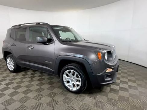 Used 2018 Jeep Renegade Latitude AWD/4WD image 2