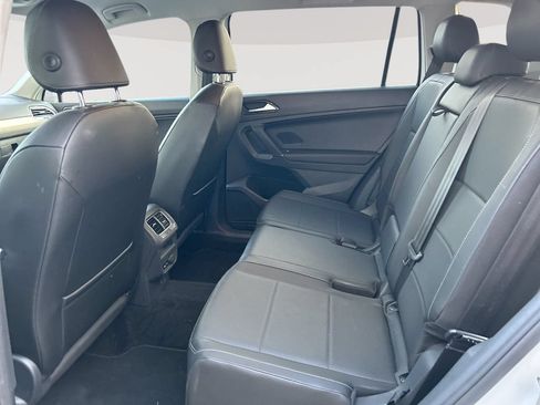 Used 2018 Volkswagen Tiguan SE AWD/4WD image 25