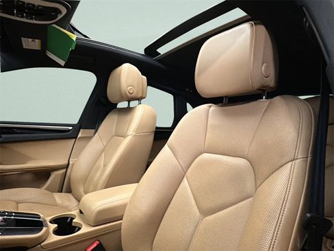 Used 2017 Porsche Macan image 9