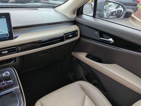 Used 2023 Lincoln Nautilus AWD w/ Premium Package image 17