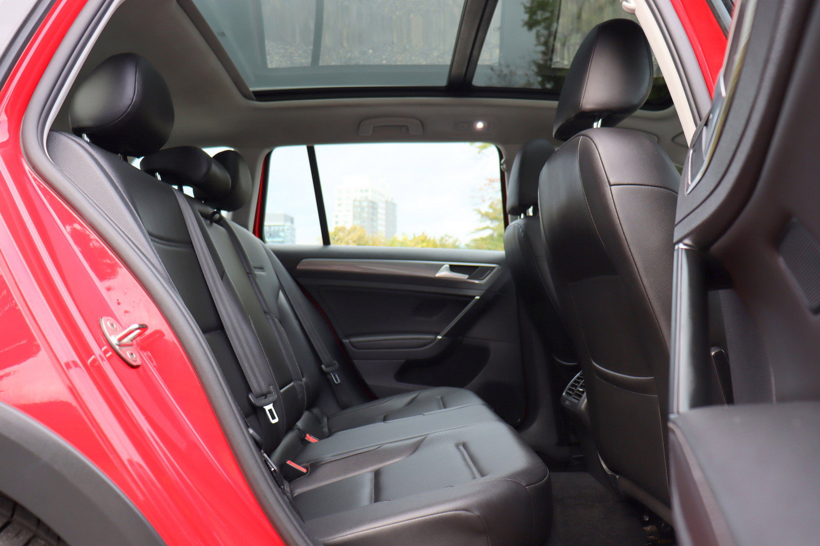 Used 2018 Volkswagen Golf Alltrack SE AWD/4WD image 17