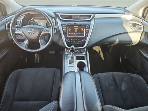 Used 2019 Nissan Murano SV image 2