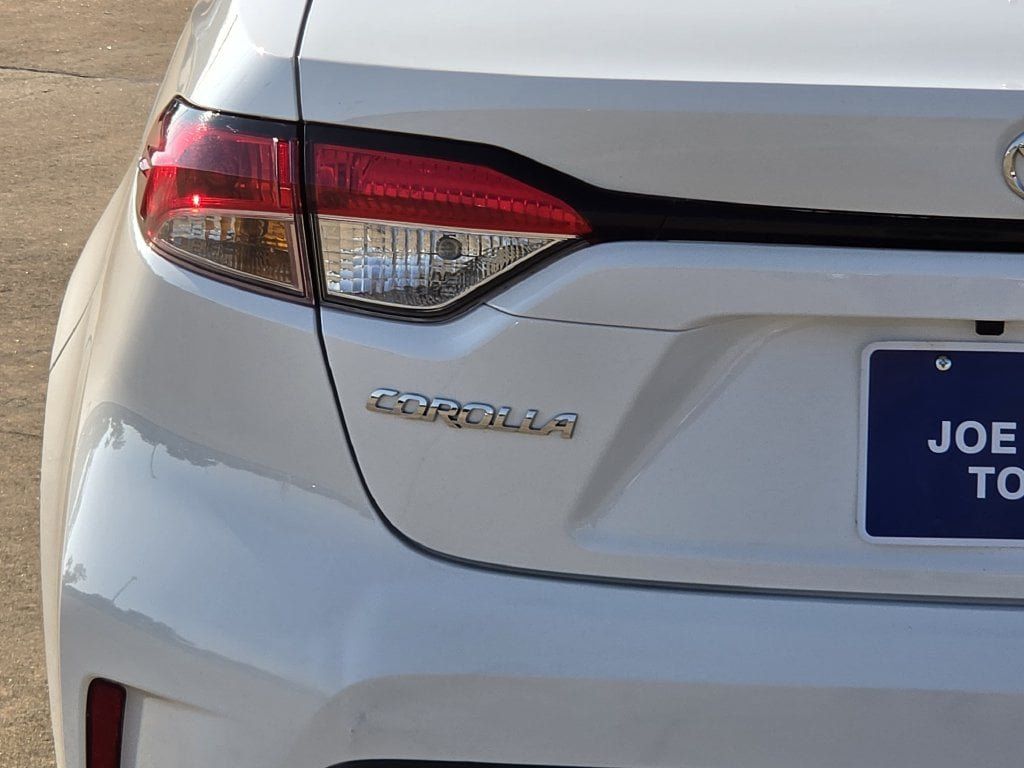 Used 2025 Toyota Corolla LE FWD image 10