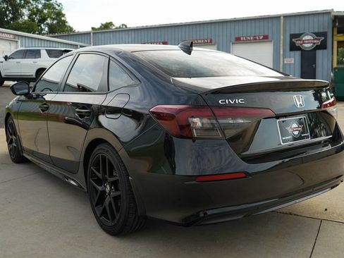 Used 2025 Honda Civic Sport image 4