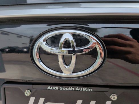 Used 2025 Toyota RAV4 Limited image 42