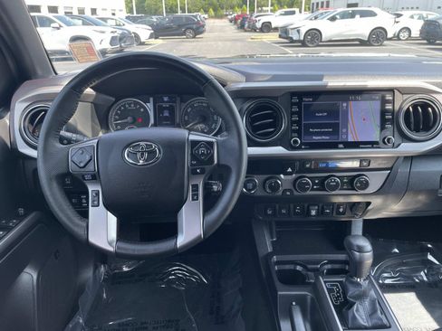 Used 2022 Toyota Tacoma Limited AWD/4WD image 13