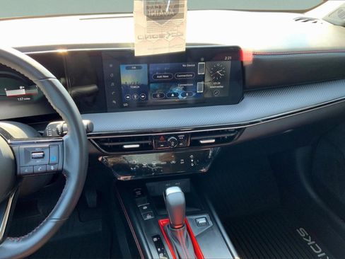 New 2025 Nissan Kicks SR image 8