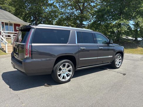 Used 2016 Cadillac Escalade ESV Premium image 3
