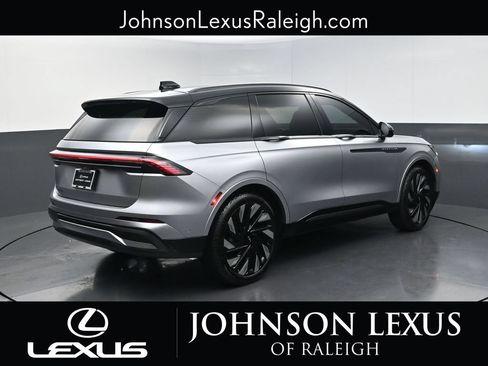 Used 2024 Lincoln Nautilus Reserve w/ Equipment Group 202A AWD/4WD image 9