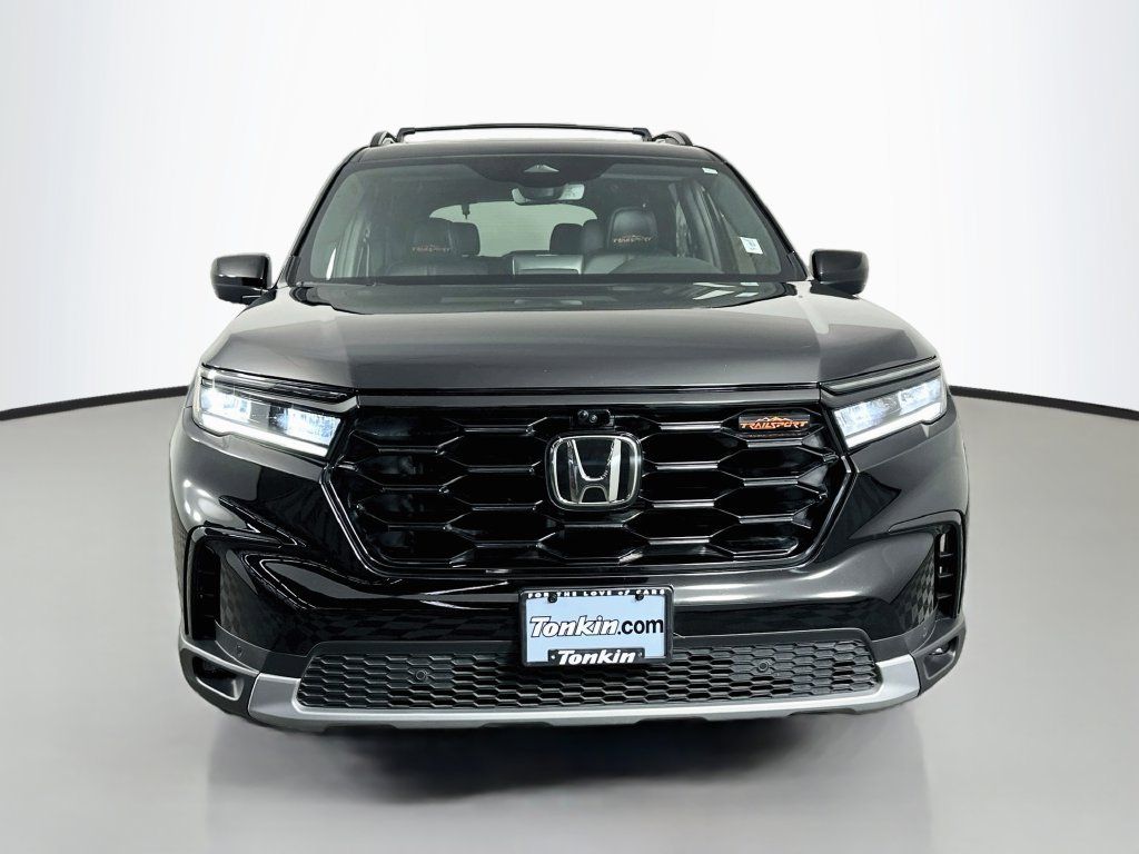 Used 2023 Honda Pilot TrailSport image 3