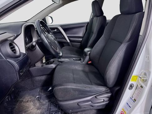 Used 2018 Toyota RAV4 XLE image 10