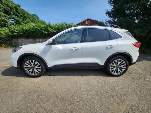 Used 2020 Ford Escape Titanium w/ Titanium Premium Package 2.0 image 4