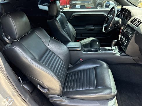 Used 2010 Dodge Challenger R/T RWD image 18