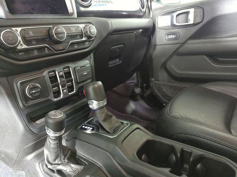 Used 2023 Jeep Wrangler Altitude image 19