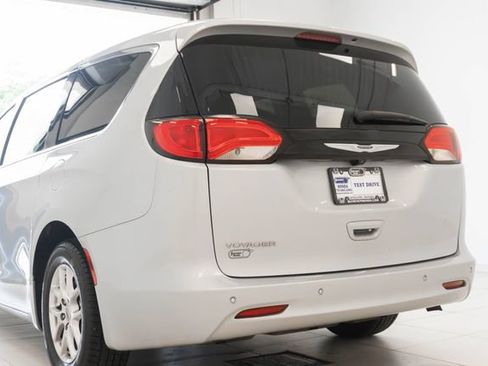Used 2024 Chrysler Voyager LX FWD image 9